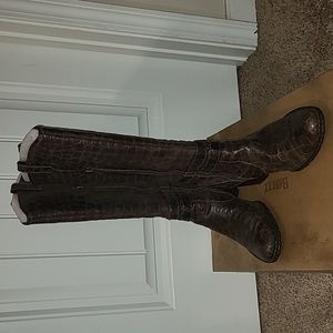 Born Datona Croc brown boots,size 11